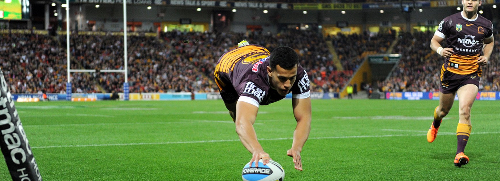 Jordan Kahu scores the opening try of the game between the Broncos and Dragons in Round 23.