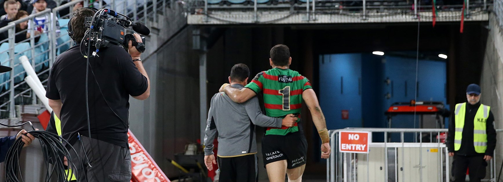 Greg Inglis leaves the field early with a knee injury.