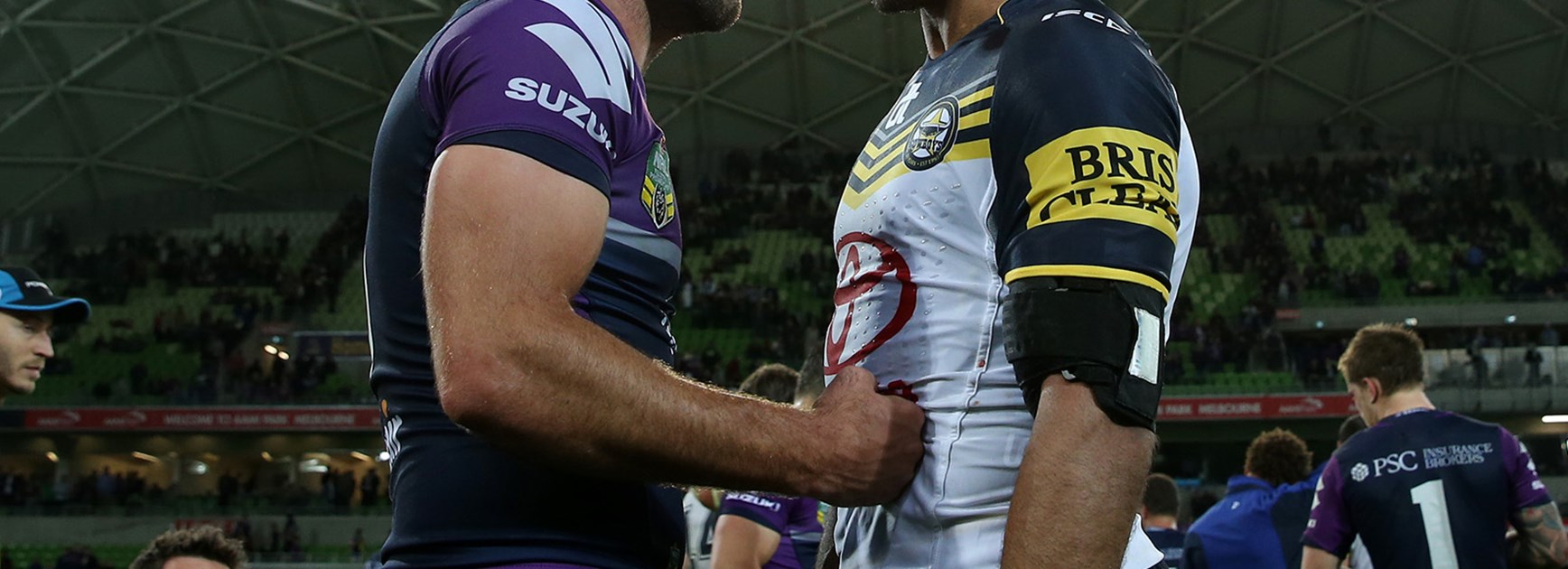 Great mates Cam Smith and Johnathan Thurston share a moment after their Preliminary Final.