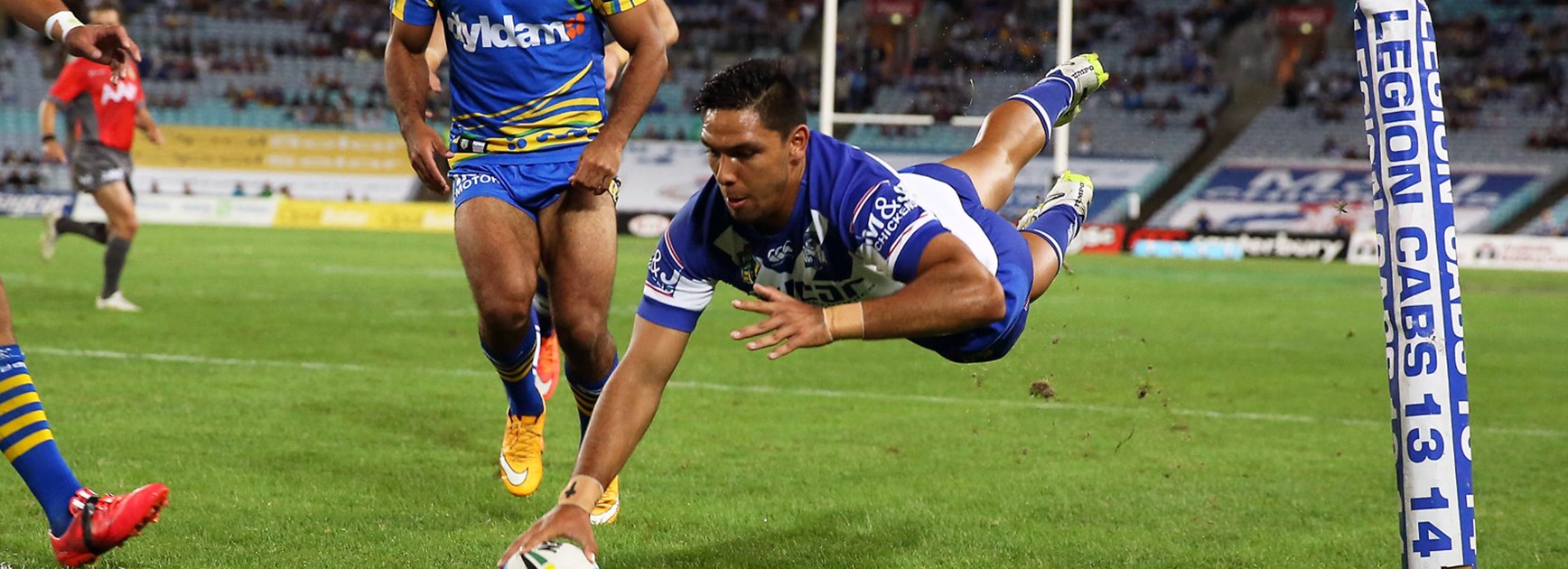 Bulldogs winger Curtis Rona scores against the Eels in Round 2.