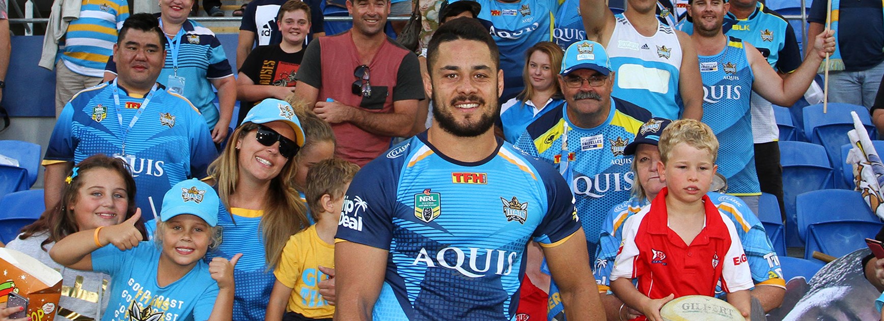 Jarryd Hayne has extended his contract with the Gold Coast Titans.