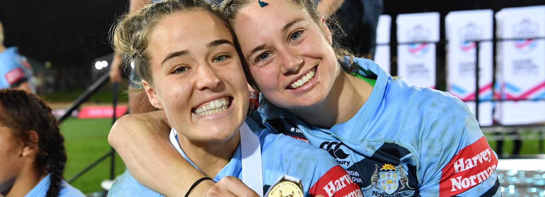 Isabelle Kelly and Kezie Apps after NSW's 2018 State of Origin win.