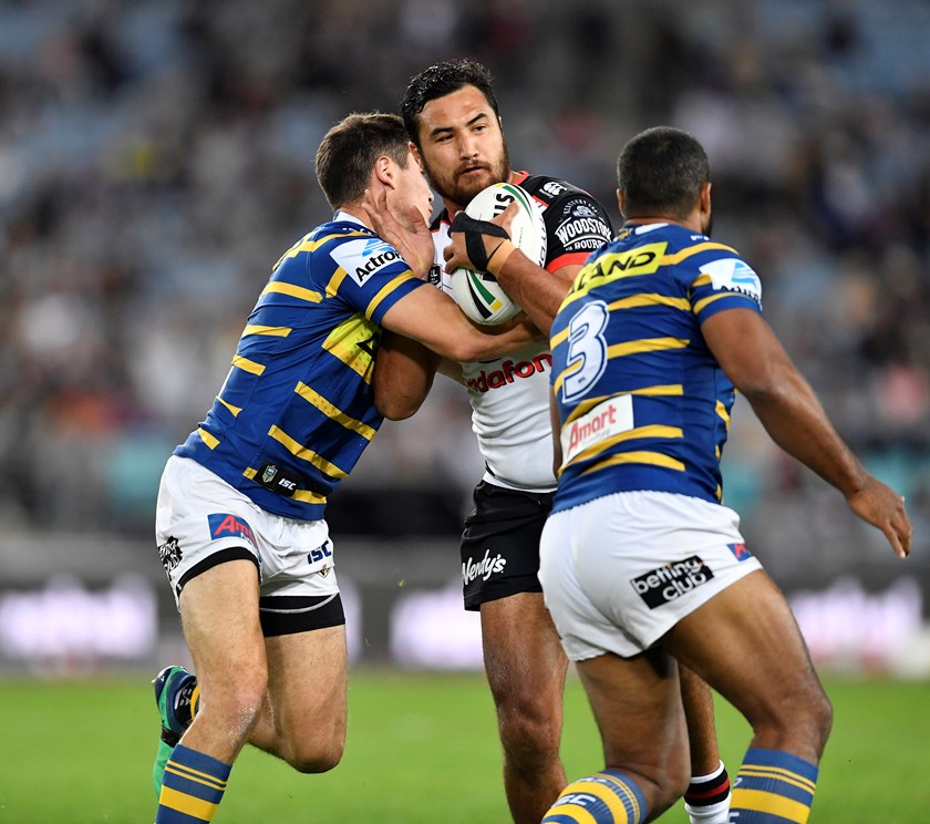 Peta Hiku on the attack for the Warriors