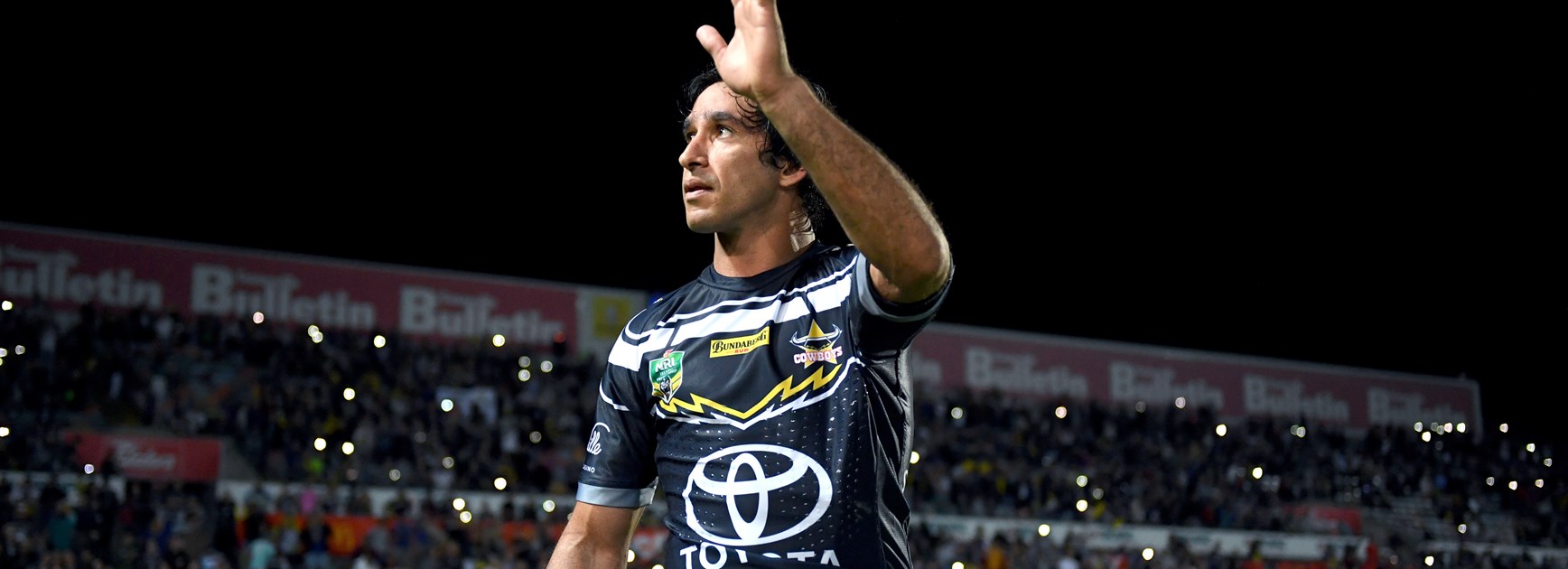 Johnathan Thurston waves goodbye to Townsville fans.