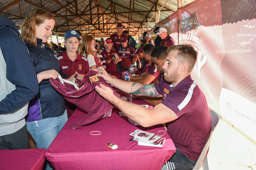 Queensland five-eighth meets with fans.