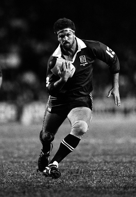 Greg Dowling carts the ball up in Origin in 1987.