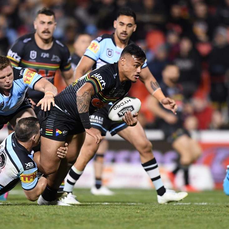 Humble teenager Leniu signals arrival by upending idol