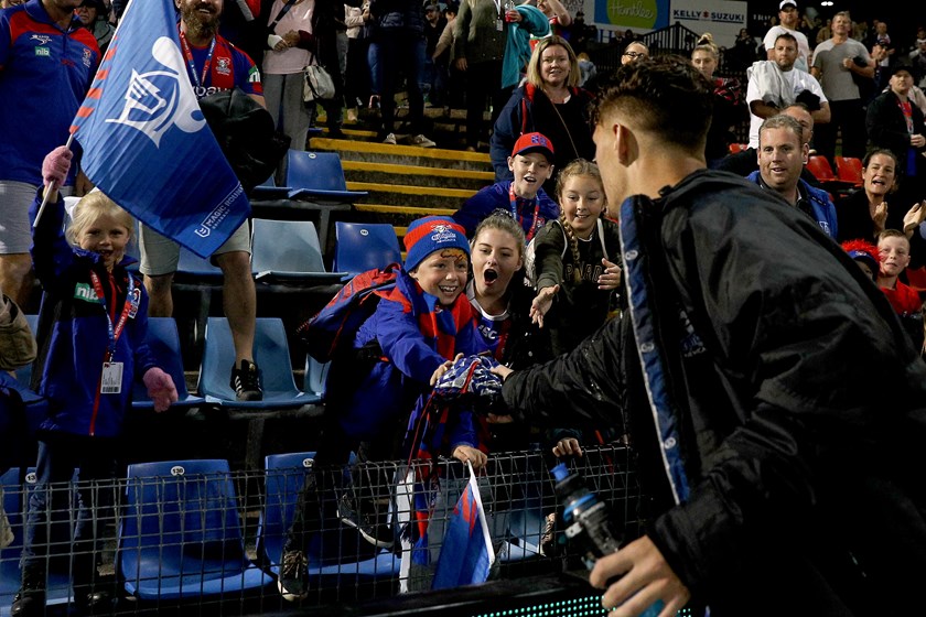 Kalyn Ponga makes a young fan's night at McDonald Jones Stadium.