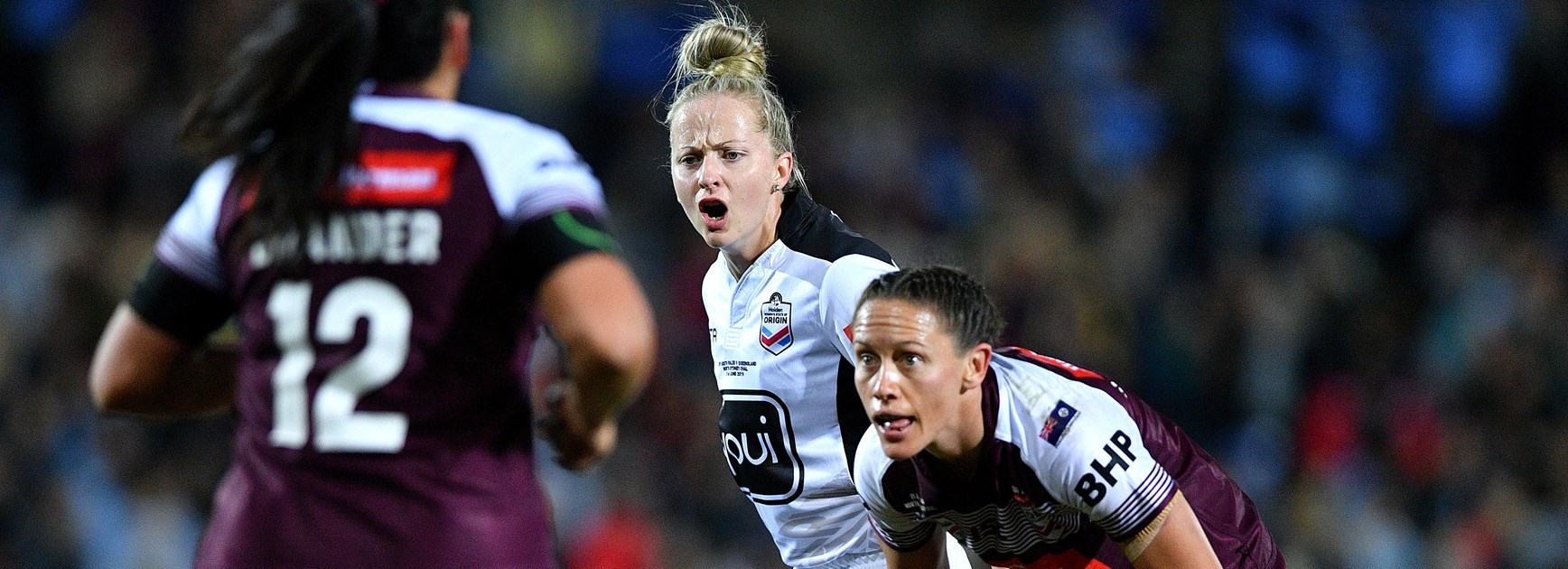 Belinda Sharpe refereeing the 2019 Women's State of Origin.