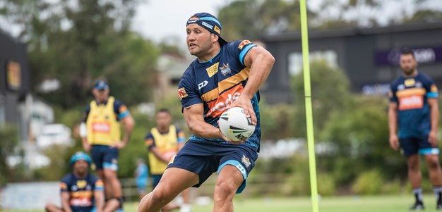 Roberts set to partner Taylor in Titans halves