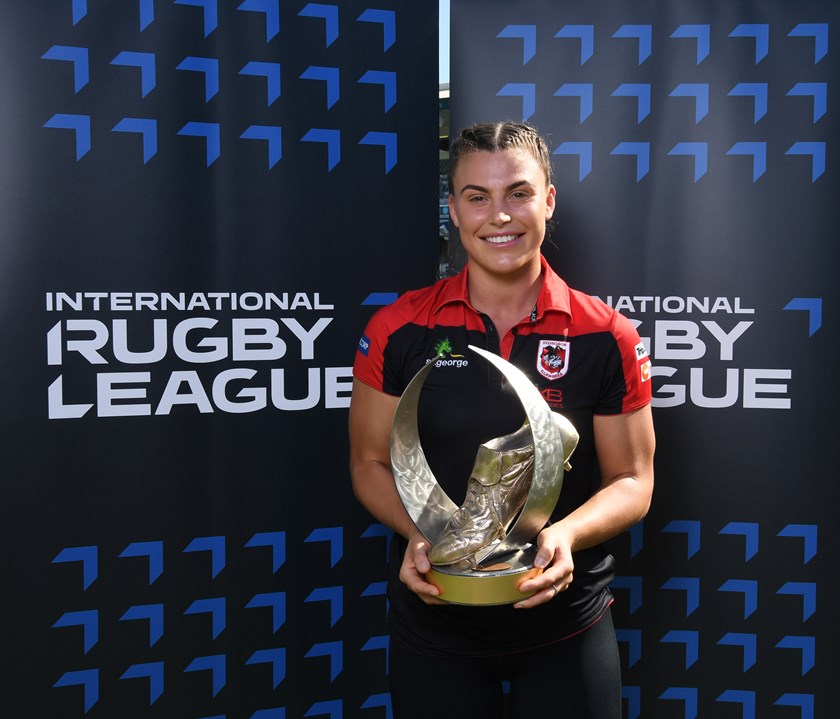 2019 Golden Boot winner Jess Sergis received her award during the Nines in Perth.