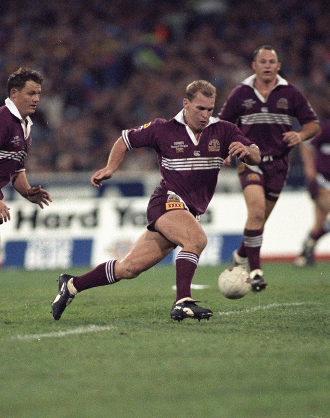 Allan Langer tries a short kick for Queensland in 1994.