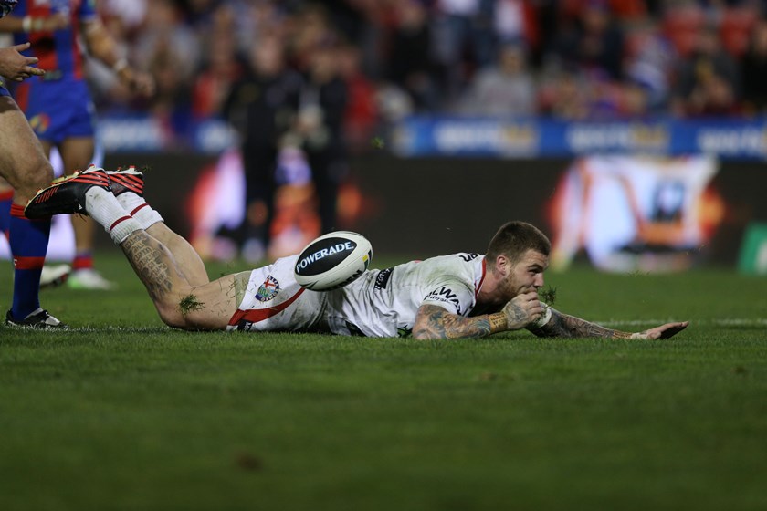 Josh Dugan scores for the Dragons in 2013.