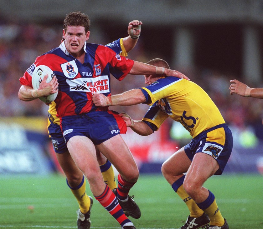 Matt Gidley causes havoc for Parramatta in the 2001 grand final.