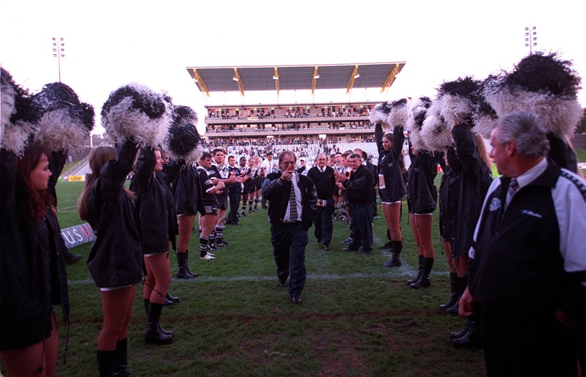 Tom Raudonikis is cheered off the field after coaching Western Suburbs in the Magpies' final premiership match in 1999.