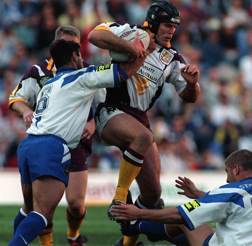 Darren Smith rips in for Brisbane in the 1998 decider.