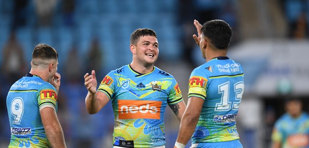 Taylor shines in historic Titans sweep over Broncos