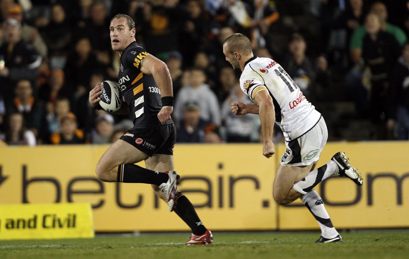 Gareth Ellis on the run for Wests Tigers in 2010.