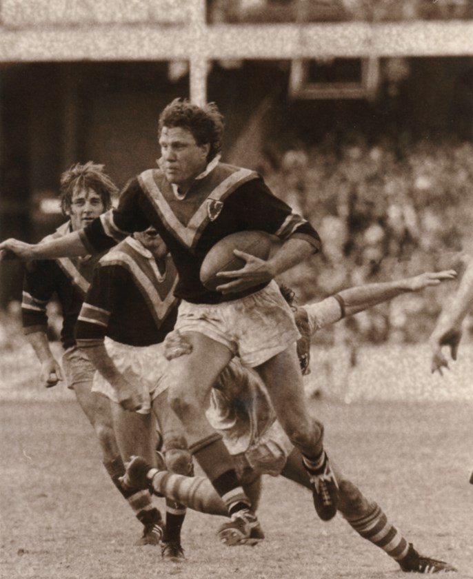 Ron Coote hits it up for Easts at the SCG in the 1975 grand final win over St George.