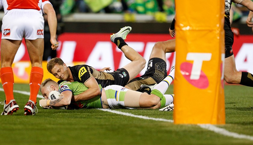 Blake Austin crosses for Canberra  in the 2016 semi-final win over Penrith.
