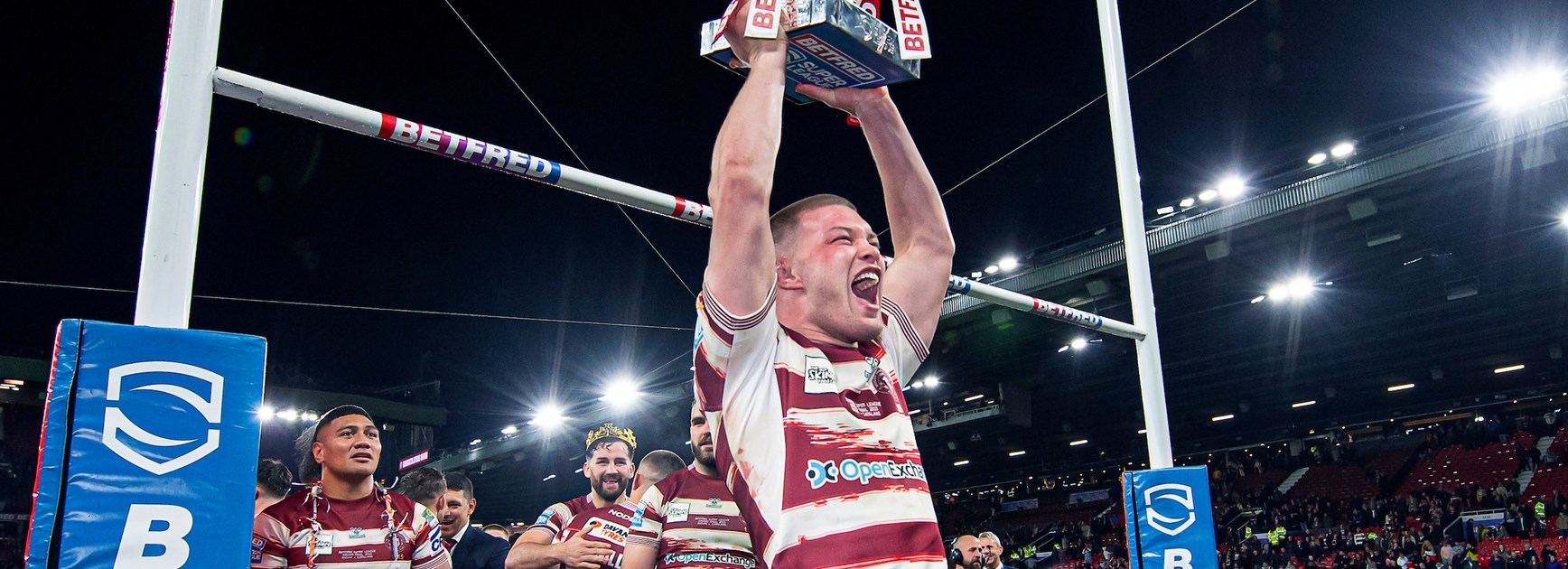 England and Wigan star Morgan Smithies will join Canberra on a three-year deal