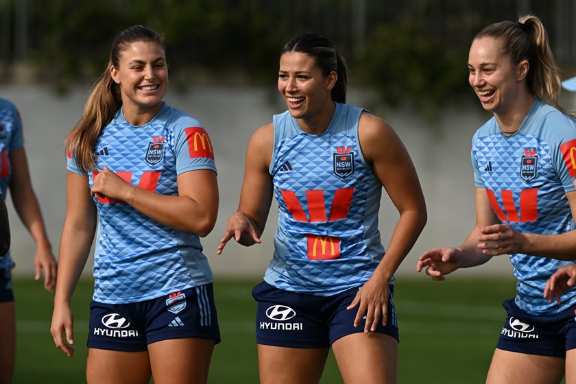 Shaylee Bent (centre) and Kezie Apps (right) at Blues training in 2025 with Jess Sergis