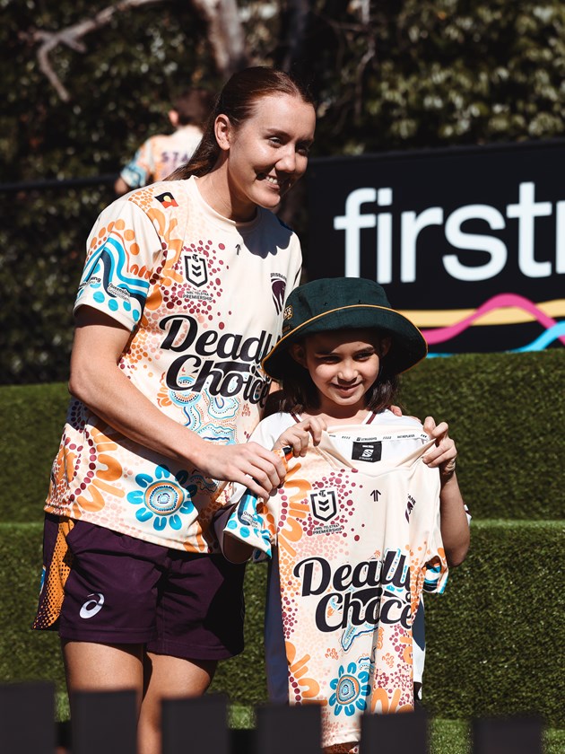 Tamika Upton with a fan at Broncos training.