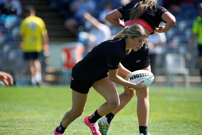 Ella Knowles in action in the NRL Schoolgirls Cup NSW grand final between Hills Sports High and Central Coast SC.