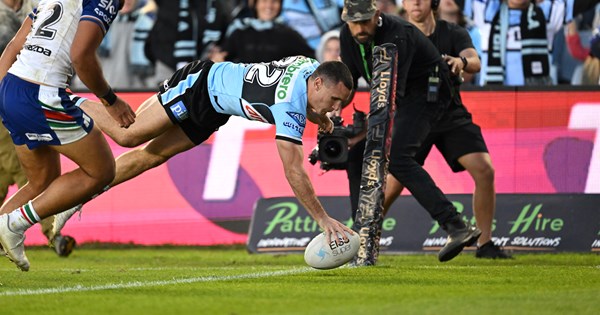 Record-breaking Sharks defy odds to beat Warriors with 12 men – NRL.COM