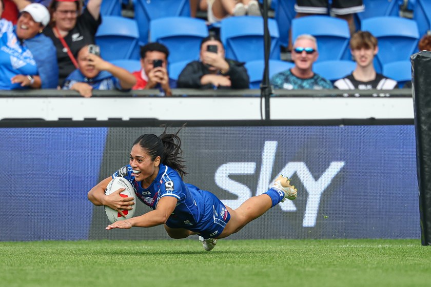 Destiny Mino-Sinapati scores a try for Fetu Samoa during the Pacific Championships.