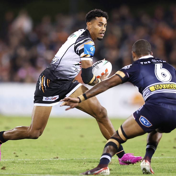 Super Saturday: Tigers v Broncos; Souths beat 12-man Dragons; Warriors down Titans
