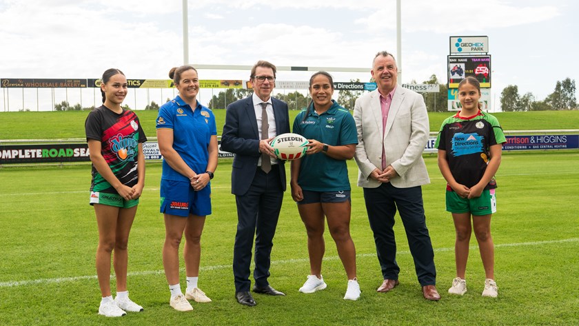 Local players join Rachael Pearson, Simaina Taufa, Member for Wagga Wagga Dr Joe McGirr MP and Mayor of Wagga Wagga Councillor Dallas Tout at the NRLW Magic Round official launch.
