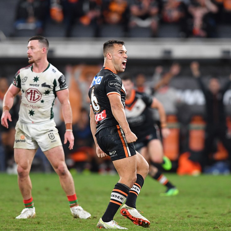 Brooks' field goal sinks Rabbitohs as Tigers go back to back