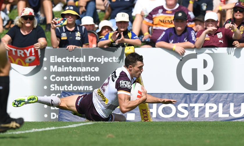 Corey Oates scores a try in the Pre-Season Challenge.