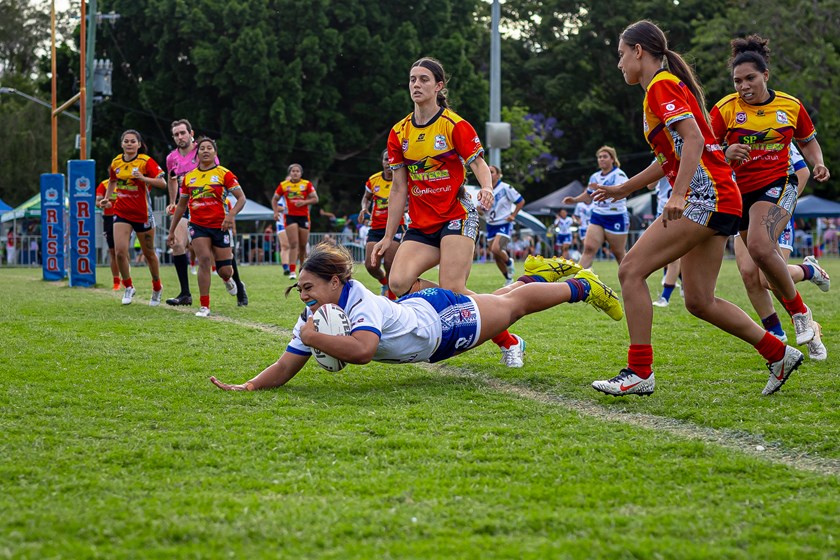 Shalom Sauaso dives over for Samoa in their QPICC 2024 open women's win.