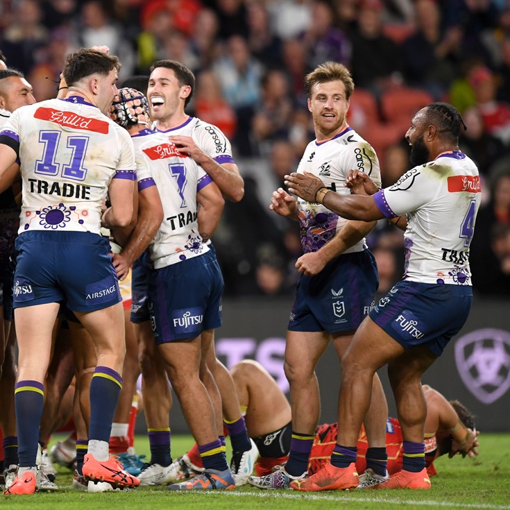 Storm hold off Dolphins fightback