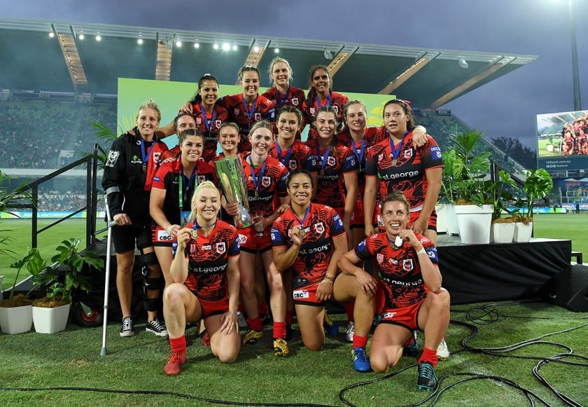 The St George Illawarra Dragons team featuring current Jillaroos Keeley Nizza, Isabelle Kelly, Jess Sergis, Tiana Penitani Gray, Kezie Apps and Shaylee Bent won the 2020 NRLW Nines in Perth.