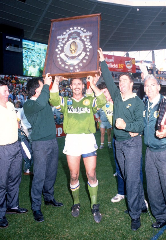 Gary Belcher celebrates the 1989 grand final win at Sydney Football Stadium.