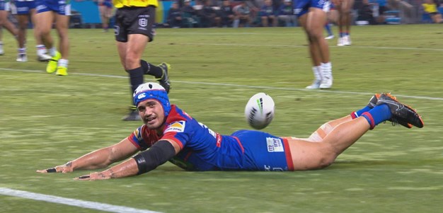 Fitzgibbon offloads it to Mata'utia for the first try