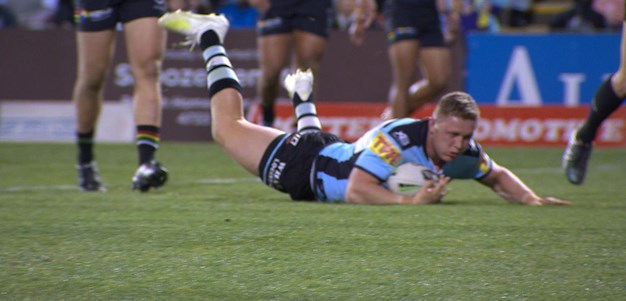 Williams try gives Cronulla some hope