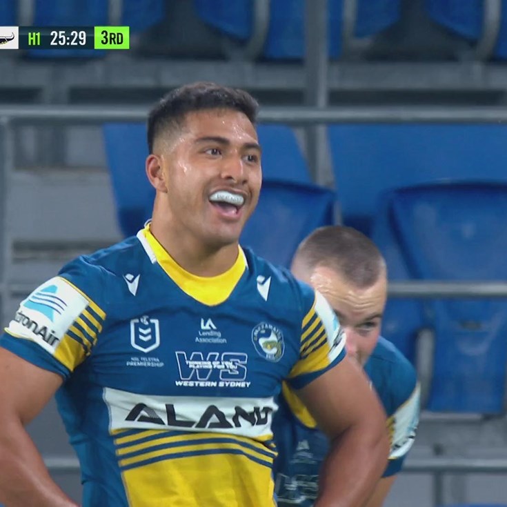 Moses creates Will Penisini his first NRL try
