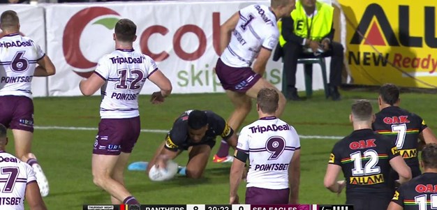 Crichton breaks the Manly line for a crushing try