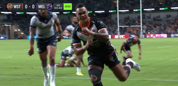 Maumalo finishes an electric try