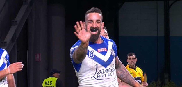 The Bulldogs score a team try for the ages