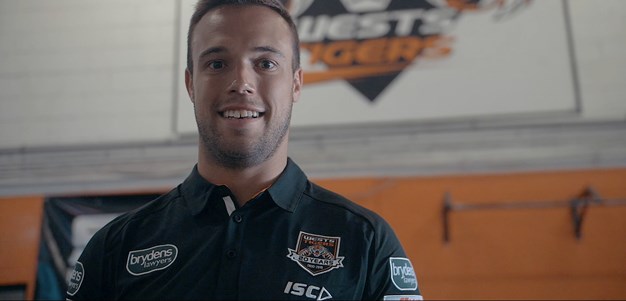 Luke Brooks re-signs with Wests Tigers
