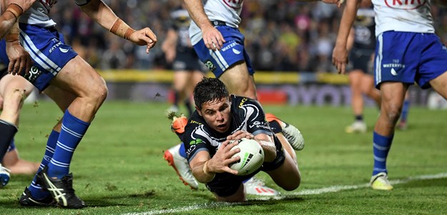 Wright scores the last try at 1300SMILES Stadium
