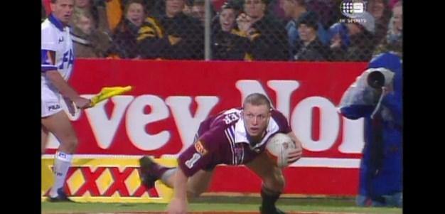 Lam offloads a ball out the back and Lockyer scores