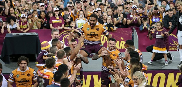 Thaiday chats with Lockyer after last Broncos game