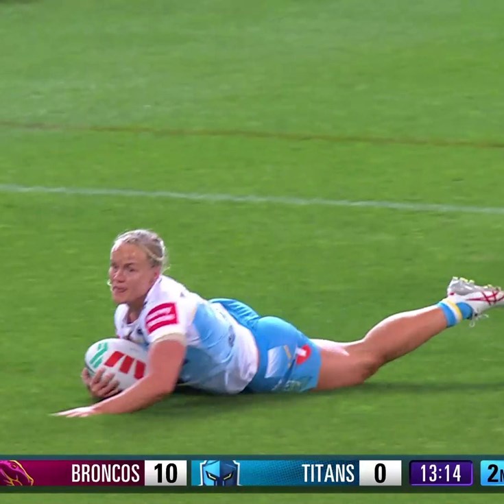 Emily Bass try 13th minute