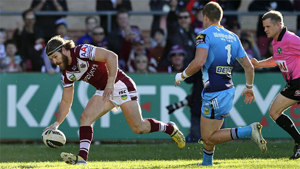 David Williams touches down for Manly in a high-scoring first half